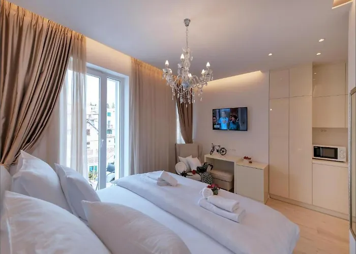 Πανσιόν Via Porto 4*